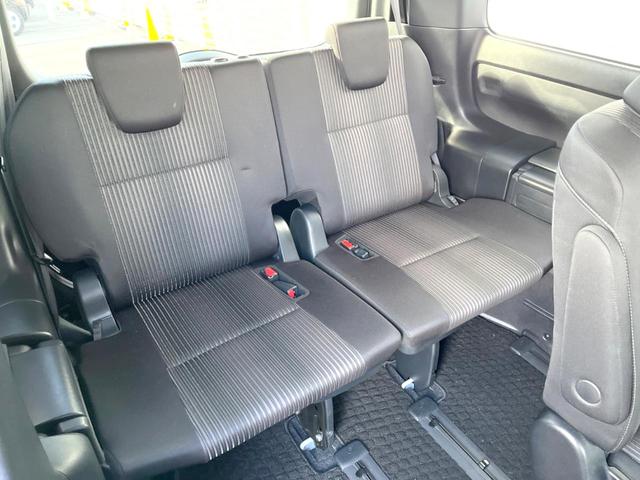 ヴォクシー ＺＳ　７人乗り　純正１０インチナビ　バックカメラ　電動スライドドア　衝突被害軽減システム　スマートキー　ＬＥＤヘッドライト　ＥＴＣ　クルコン　純正１６インチＡＷ　オートハイビーム　オートライト　１オーナー（11枚目）