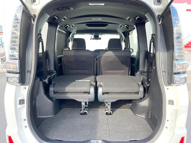 ヴォクシー ＺＳ　７人乗り　純正１０インチナビ　バックカメラ　電動スライドドア　衝突被害軽減システム　スマートキー　ＬＥＤヘッドライト　ＥＴＣ　クルコン　純正１６インチＡＷ　オートハイビーム　オートライト　１オーナー（12枚目）