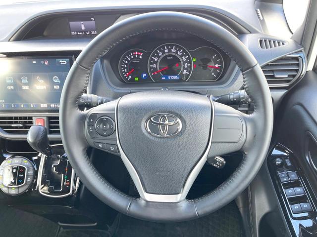 ヴォクシー ＺＳ　７人乗り　純正１０インチナビ　バックカメラ　電動スライドドア　衝突被害軽減システム　スマートキー　ＬＥＤヘッドライト　ＥＴＣ　クルコン　純正１６インチＡＷ　オートハイビーム　オートライト　１オーナー（13枚目）