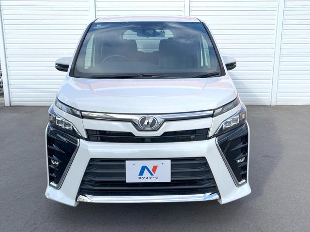 ヴォクシー ＺＳ　７人乗り　純正１０インチナビ　バックカメラ　電動スライドドア　衝突被害軽減システム　スマートキー　ＬＥＤヘッドライト　ＥＴＣ　クルコン　純正１６インチＡＷ　オートハイビーム　オートライト　１オーナー（17枚目）