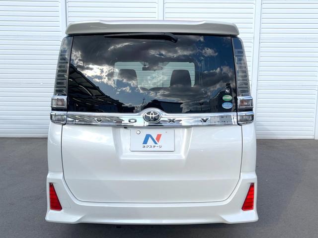 ヴォクシー ＺＳ　７人乗り　純正１０インチナビ　バックカメラ　電動スライドドア　衝突被害軽減システム　スマートキー　ＬＥＤヘッドライト　ＥＴＣ　クルコン　純正１６インチＡＷ　オートハイビーム　オートライト　１オーナー（18枚目）