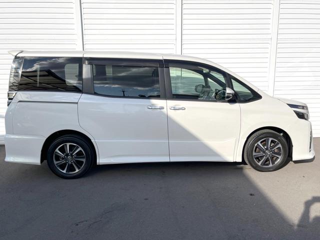 ヴォクシー ＺＳ　７人乗り　純正１０インチナビ　バックカメラ　電動スライドドア　衝突被害軽減システム　スマートキー　ＬＥＤヘッドライト　ＥＴＣ　クルコン　純正１６インチＡＷ　オートハイビーム　オートライト　１オーナー（19枚目）