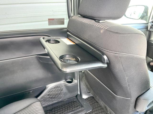 ヴォクシー ＺＳ　７人乗り　純正１０インチナビ　バックカメラ　電動スライドドア　衝突被害軽減システム　スマートキー　ＬＥＤヘッドライト　ＥＴＣ　クルコン　純正１６インチＡＷ　オートハイビーム　オートライト　１オーナー（55枚目）