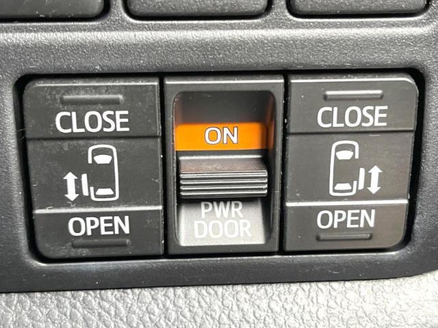 ヴォクシー ＺＳ　両側電動ドア　純正ＳＤナビ　後席モニター　バックカメラ　衝突被害軽減システム　禁煙車　ドラレコ　スマートキー　ＬＥＤヘッド　ビルトインＥＴＣ　クルコン　純正１６インチアルミ　オートハイビーム（6枚目）