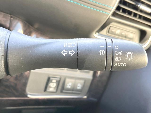 セレナ ライダー　Ｖセレクション　ブラックレザー　両側電動スライド　純正９インチナビ　後席モニター　全周囲カメラ　衝突軽減装置　プロパイロット　禁煙車　２トーンカラー　本革シート　コーナーセンサー　スマートキー　ＬＥＤ　ＥＴＣ　デジタルインナーミラー（50枚目）