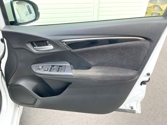 フィットハイブリッド Sパッケージ 純正8インチナビ バックカメラ 衝突被害軽減システム 禁煙車 スマートキー LEDヘッドライト ETC クルコン 純正16インチAW オートライト オートエアコン Bluetooth CD/DVD(52枚目)