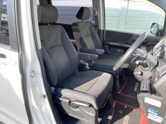 ステップワゴンスパーダ Ｚ　純正ナビ　バックカメラ　両側電動スライドドア　禁煙車　ＨＩＤヘッドライト　ＥＴＣ　純正１６インチＡＷ　オートライト　オートエアコン　ＣＤ／ＤＶＤ再生　地デジ　ＨＩＤフォグ（8枚目）