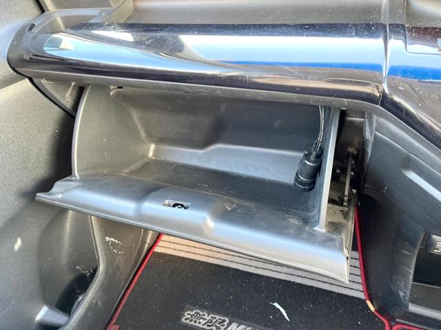 ステップワゴンスパーダ Ｚ　純正ナビ　バックカメラ　両側電動スライドドア　禁煙車　ＨＩＤヘッドライト　ＥＴＣ　純正１６インチＡＷ　オートライト　オートエアコン　ＣＤ／ＤＶＤ再生　地デジ　ＨＩＤフォグ（44枚目）