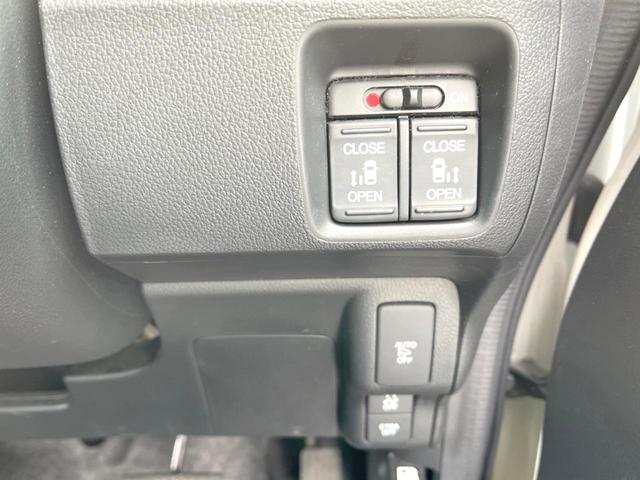 Ｎ－ＢＯＸカスタム ２トーンカラースタイル　ＧターボＳＳパッケージ　純正８インチナビ　両側電動ドア　バックカメラ　衝突被害軽減システム　禁煙車　２トーンカラー　ハーフレザーシート　スマートキー　ＬＥＤヘッドライト　ＥＴＣ　クルコン　純正１５インチアルミ（29枚目）