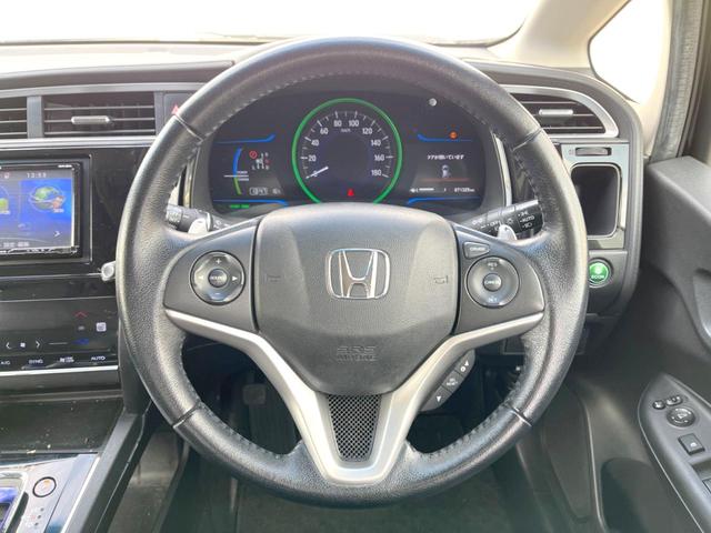 �y�����v�����X�e�A�����O�z�㎿�Ȋv���g�p���邱�ƂŁA��ɂ����������݂ƂĂ��^�]���₷���n���h���ł���