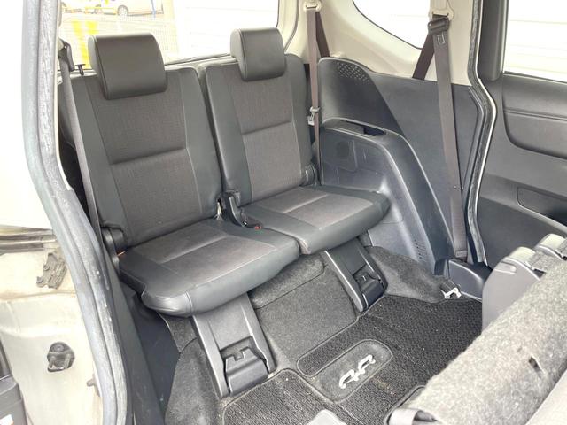 シエンタ ハイブリッドＧ　クエロ　７人乗り　純正ナビ　バックカメラ　後席モニター　両側電動スライドドア　衝突被害軽減システム　禁煙車　ハーフレザーシート　シートヒーター　スマートキー　ＬＥＤヘッドライト　オートハイビーム　車線逸脱警報（10枚目）