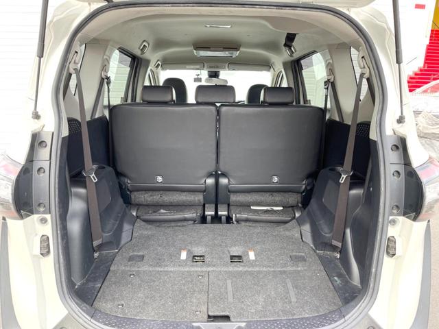 シエンタ ハイブリッドＧ　クエロ　７人乗り　純正ナビ　バックカメラ　後席モニター　両側電動スライドドア　衝突被害軽減システム　禁煙車　ハーフレザーシート　シートヒーター　スマートキー　ＬＥＤヘッドライト　オートハイビーム　車線逸脱警報（11枚目）