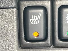★【シートヒーター】ボタン一つで座面を暖めてくれるシートヒーター☆長時間の運転も腰の疲れを軽減してくれます♪冬場にも嬉しい装備ですね 4