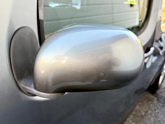 【電車でのアクセス】阪急京都線・大阪モノレールの南茨木駅の西出口より、右へ道なりに進むと若草町の交差点がございますので、右折し約３５０メートル歩いて頂くと当店がございます。