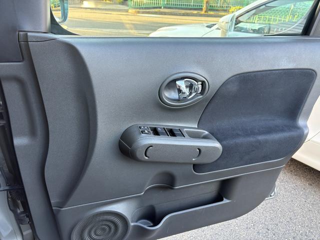 【展示スペース】屋内展示場完備！　雨の日や夜間にご来店の場合でも、ＬＥＤ照明付きの展示場にて、ゆっくり、しっかりとお車をご確認頂けます☆彡