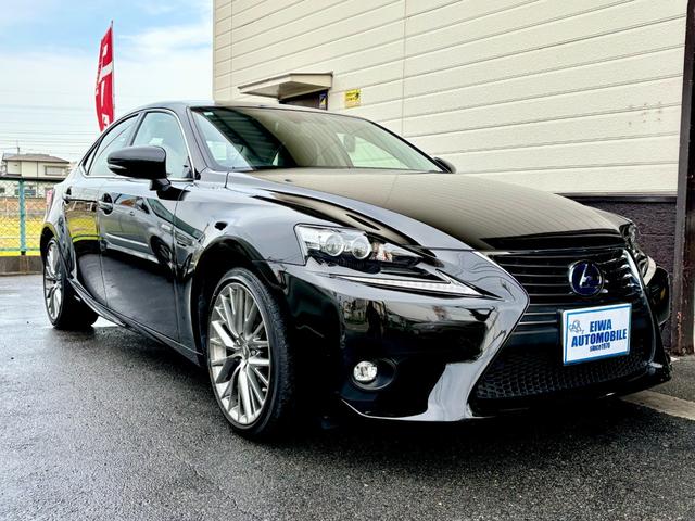 ＩＳ ＩＳ３００ｈ　バージョンＬ　純正ナビ　フルセグＴＶ　Ｂカメラ　サンルーフ　レザーシート　シートヒーター　シートエアコン　クルコン　ドラレコ　ＥＴＣ　禁煙車　自社買取車（9枚目）