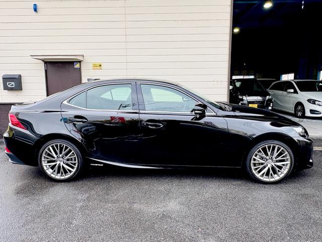 ＩＳ ＩＳ３００ｈ　バージョンＬ　純正ナビ　フルセグＴＶ　Ｂカメラ　サンルーフ　レザーシート　シートヒーター　シートエアコン　クルコン　ドラレコ　ＥＴＣ　禁煙車　自社買取車（10枚目）