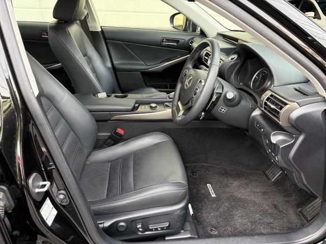 ＩＳ ＩＳ３００ｈ　バージョンＬ　純正ナビ　フルセグＴＶ　Ｂカメラ　サンルーフ　レザーシート　シートヒーター　シートエアコン　クルコン　ドラレコ　ＥＴＣ　禁煙車　自社買取車（22枚目）