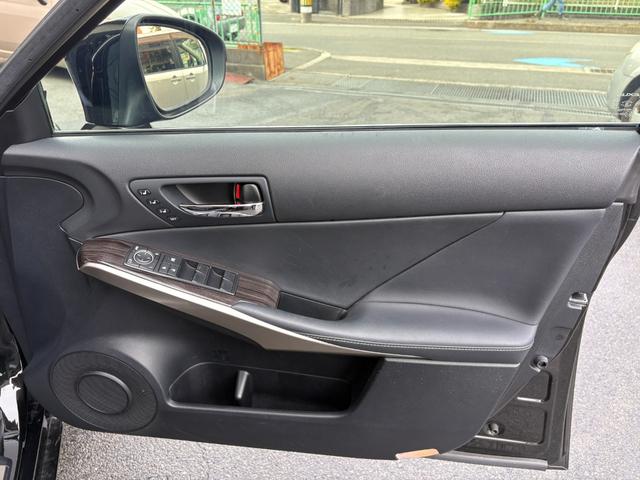 ＩＳ ＩＳ３００ｈ　バージョンＬ　純正ナビ　フルセグＴＶ　Ｂカメラ　サンルーフ　レザーシート　シートヒーター　シートエアコン　クルコン　ドラレコ　ＥＴＣ　禁煙車　自社買取車（38枚目）