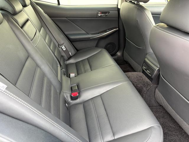 ＩＳ ＩＳ３００ｈ　バージョンＬ　純正ナビ　フルセグＴＶ　Ｂカメラ　サンルーフ　レザーシート　シートヒーター　シートエアコン　クルコン　ドラレコ　ＥＴＣ　禁煙車　自社買取車（40枚目）