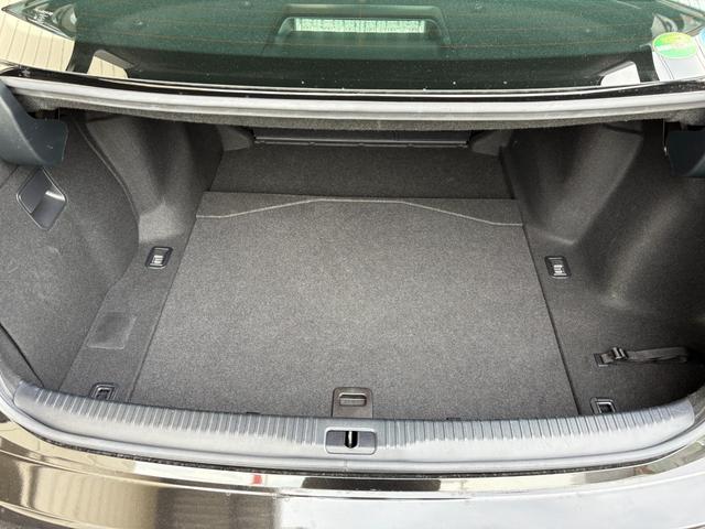 ＩＳ ＩＳ３００ｈ　バージョンＬ　純正ナビ　フルセグＴＶ　Ｂカメラ　サンルーフ　レザーシート　シートヒーター　シートエアコン　クルコン　ドラレコ　ＥＴＣ　禁煙車　自社買取車（41枚目）