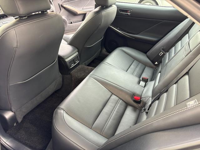 ＩＳ ＩＳ３００ｈ　バージョンＬ　純正ナビ　フルセグＴＶ　Ｂカメラ　サンルーフ　レザーシート　シートヒーター　シートエアコン　クルコン　ドラレコ　ＥＴＣ　禁煙車　自社買取車（42枚目）