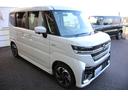 カスタム HYBRID XSターボ 全方位ナビ 当社試乗車 バックカメラ オートライト スライドドア 純正ナビ プッシュスタート シートヒーター オートエアコン スズキセーフティーサポート アイドリングストップ 横滑り防止機能 盗難防止システム(23枚目)