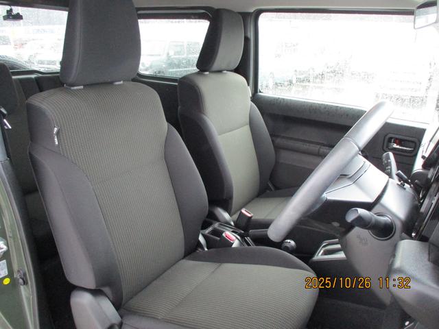 ジムニー ＸＣ　　４ＷＤ　純正ナビ　バックカメラ　ＥＴＣ　バックカメラ　オートライト　純正ナビ　プッシュスタート　シートヒーター　オートエアコン　衝突被害軽減システム　４ＷＤ　横滑り防止機能　盗難防止システム（3枚目）