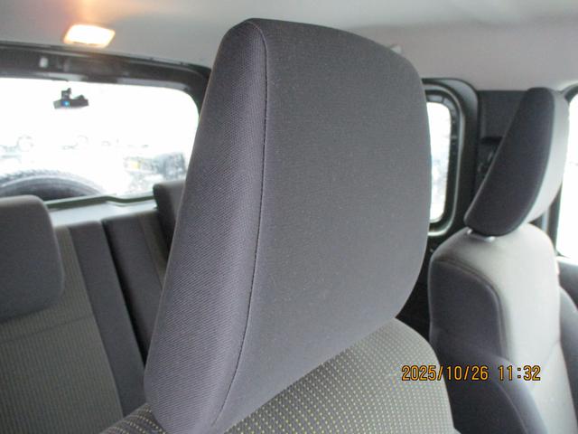 ジムニー ＸＣ　　４ＷＤ　純正ナビ　バックカメラ　ＥＴＣ　バックカメラ　オートライト　純正ナビ　プッシュスタート　シートヒーター　オートエアコン　衝突被害軽減システム　４ＷＤ　横滑り防止機能　盗難防止システム（4枚目）