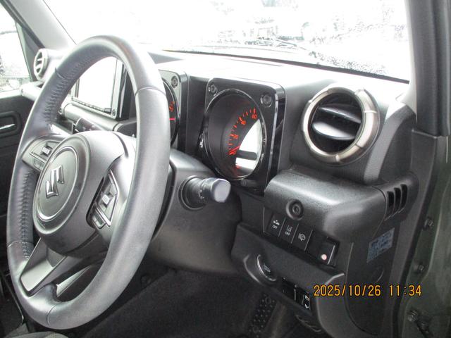 ジムニー ＸＣ　　４ＷＤ　純正ナビ　バックカメラ　ＥＴＣ　バックカメラ　オートライト　純正ナビ　プッシュスタート　シートヒーター　オートエアコン　衝突被害軽減システム　４ＷＤ　横滑り防止機能　盗難防止システム（9枚目）