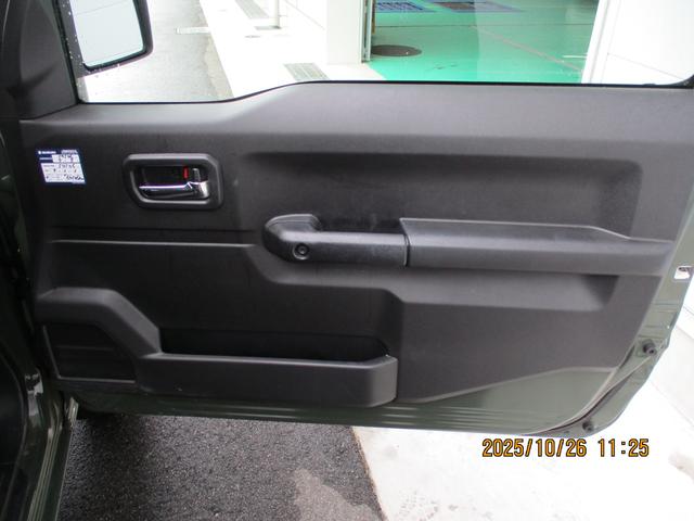 ジムニー ＸＣ　　４ＷＤ　純正ナビ　バックカメラ　ＥＴＣ　バックカメラ　オートライト　純正ナビ　プッシュスタート　シートヒーター　オートエアコン　衝突被害軽減システム　４ＷＤ　横滑り防止機能　盗難防止システム（44枚目）