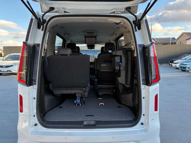 セレナ ｅ－４ＯＲＣＥ　ハイウェイスターＶ　認定中古車走行距離無制限１年保証　弊社展示試乗車　全周囲カメラ　スマートミラー　ドライブレコーダー　日産コネクトナビゲーション　ＥＴＣ２．０　ＳＯＳコール　プロパイロットパーキング　ワンオーナー（9枚目）