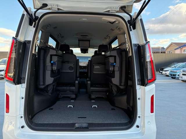 セレナ ｅ－４ＯＲＣＥ　ハイウェイスターＶ　認定中古車走行距離無制限１年保証　弊社展示試乗車　全周囲カメラ　スマートミラー　ドライブレコーダー　日産コネクトナビゲーション　ＥＴＣ２．０　ＳＯＳコール　プロパイロットパーキング　ワンオーナー（10枚目）