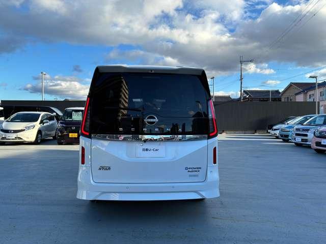 セレナ ｅ－４ＯＲＣＥ　ハイウェイスターＶ　認定中古車走行距離無制限１年保証　弊社展示試乗車　全周囲カメラ　スマートミラー　ドライブレコーダー　日産コネクトナビゲーション　ＥＴＣ２．０　ＳＯＳコール　プロパイロットパーキング　ワンオーナー（11枚目）