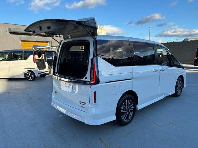 セレナ ｅ－４ＯＲＣＥ　ハイウェイスターＶ　認定中古車走行距離無制限１年保証　弊社展示試乗車　全周囲カメラ　スマートミラー　ドライブレコーダー　日産コネクトナビゲーション　ＥＴＣ２．０　ＳＯＳコール　プロパイロットパーキング　ワンオーナー（13枚目）