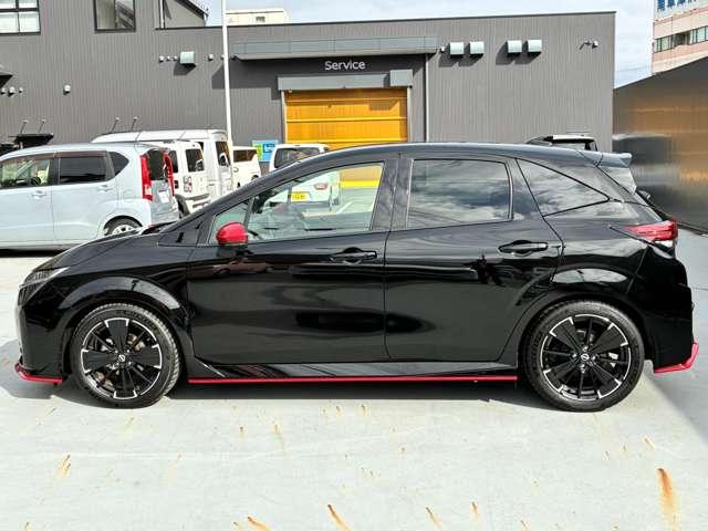 オーラ ニスモ　チューンドｅ－パワー４ＷＤ　認定中古車走行距離無制限１年保証　ＮＩＳＭＯチューン　ＢＯＳＥサウンドシステム　プロパイロット　全周囲カメラ　コネクトナビ　アルミ　フルエアロ　４ＷＤ　ＬＥＤヘッドライト　寒冷地仕様（7枚目）