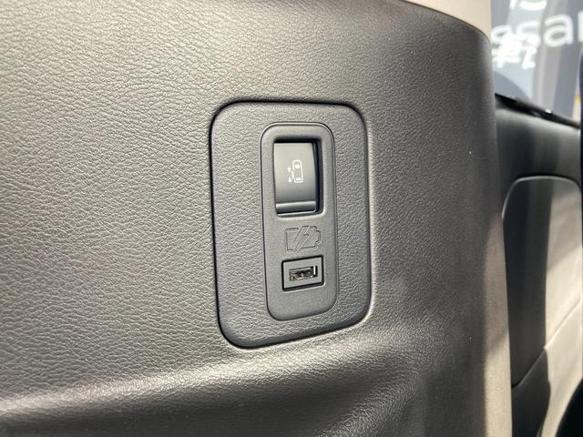 �T�[�h�V�[�g�����ɍ��X���C�h�h�A���J�\�ȃX�C�b�`���t���Ă��܂�