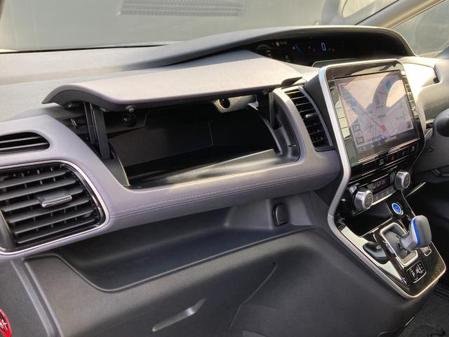 �O���[�u�{�b�N�X�㕔�ɊW���̏�������