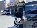デュアルバックドアで後ろが狭い駐車場でもバックドアの開閉が出来ます!!