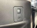 サードシート左側に左スライドドアを開閉可能なスイッチが付いています