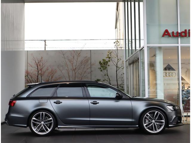 ＲＳ６アバント ベースグレード　Ａｕｄｉｅｘｃｌｕｓｉｖｅ・パノラマサンルーフ・ＲＳスポーツエグゾーストシステム・ダイナミックパッケージプラス・シートベルトクリムゾンレッド・カーボンスタイリングＰ・Ｂ＆Ｏ・ＡＣＣ・レーンサイドパーク（4枚目）