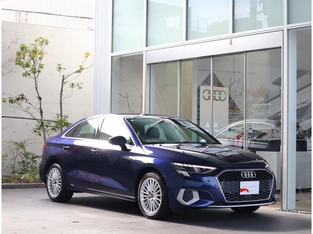 一目でＡｕｄｉとわかる特徴的なシングルフレームグリル。フロントマスクからＡｕｄｉのスマートで上品なブランドを連想させてくれます。女性にも大変ご好評いただいております。