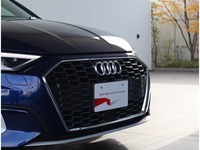 先代からデザインが変らないシングルフレームグリルです。全車同じデザインで統一感があり、Ａｕｄｉのアイコンの一つです。