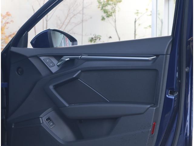 ドイツ車らしい重厚感のあるドアです。安全性と静粛性が抜群に良いです。