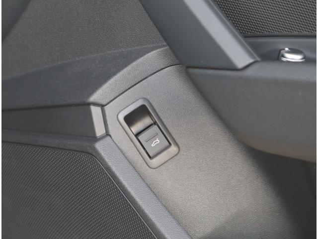 運転席からトランクを開けることが可能です！