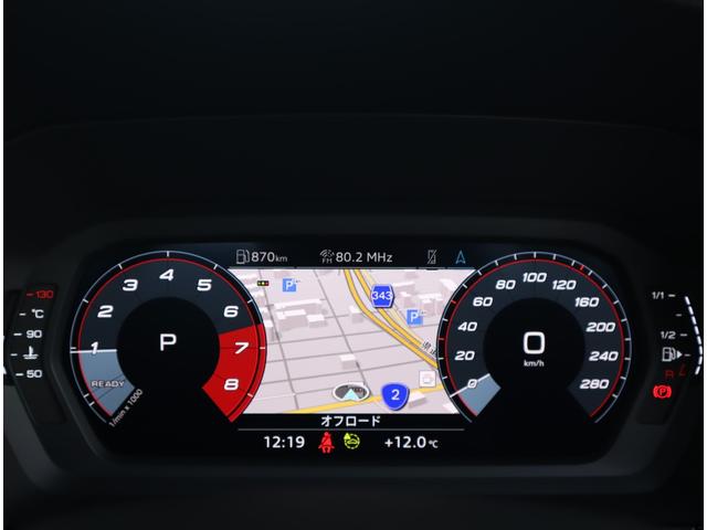 先進技術のバーチャルコクピット。運転姿勢を崩さず車載コンピューターからナビまで直感的に操作が可能になりました。