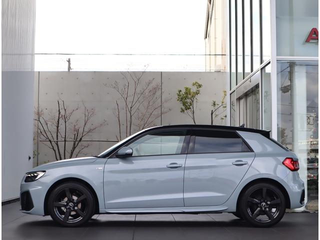 �T�C�h���C���̓t�����g���烊���܂ŐL�т�꒼���̐������C������Ƃ�����i�ȃf�U�C���ł��B�����f�U�C���͌��݂�����A�㑱�Ԃ̃h���C�o�[�ɁA���芴�A�d����������������`�������炵���f�U�C���ł��B