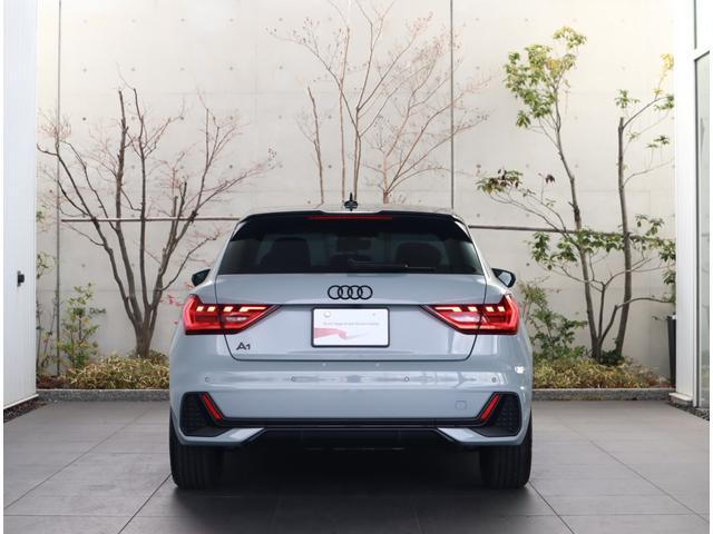 �����͂P�ԗǂ������Ă���ƌ����܂��B�㑱�Ԃ���͂��̂悤�Ɍ����Ă��܂��B�������ނ悤�ȓƓ��̏d�����̂���O���}���X�ȃ����f�U�C���B��납��̋��������������܂��B