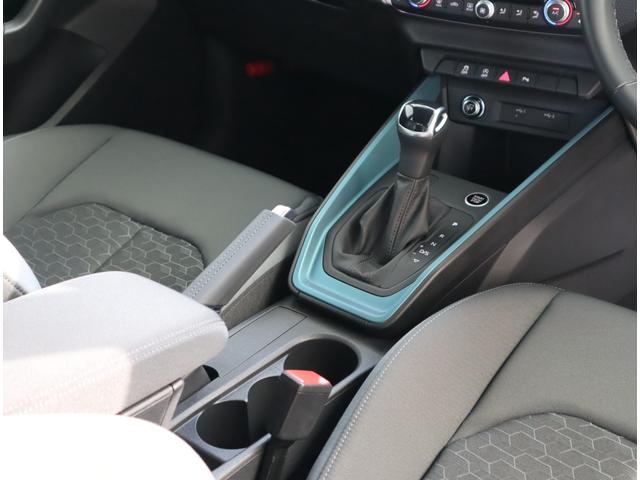 �X�^�C���b�V���ŋ@�\�I�ȃA�E�f�B�炵����\������C���e���A�B