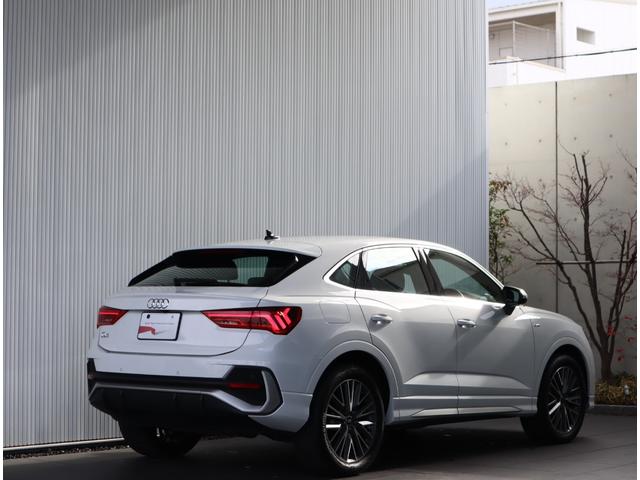 �����͂P�ԗǂ������Ă���ƌ����܂��B�㑱�Ԃ���͂��̂悤�Ɍ����Ă��܂��B�������ނ悤�ȓƓ��̏d�����̂���O���}���X�ȃ����f�U�C���B��납��̋��������������܂��B